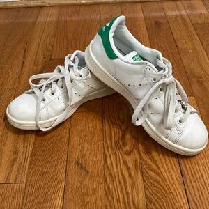Boys/youth size 4 Stan Smith Adidas.